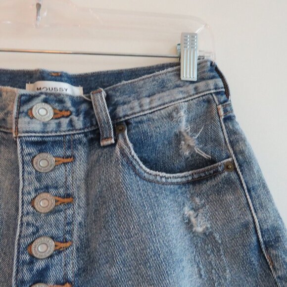 MOUSSY VINTAGE Exposed Button Fly Distressed Raw Hem Jean Shorts - Picture 4 of 15